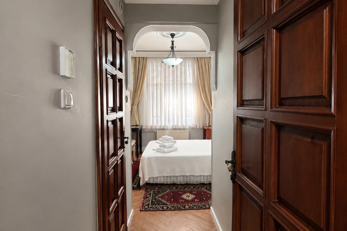 Side Hotel